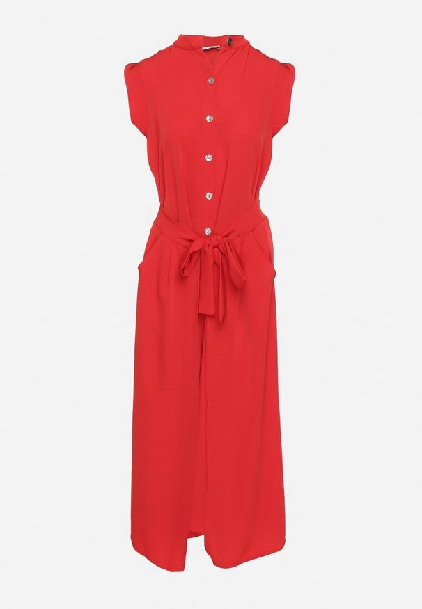 Born2be - Czerwona Sukienka Koszulowa o Rozkloszowanym Kroju z Wiązaniem w Pasie Mavirielle. Okazja: na co dzień. Typ kołnierza: dekolt w serek. Kolor: czerwony. Materiał: skóra. Długość rękawa: długi rękaw. Typ sukienki: koszulowe. Styl: casual, elegancki