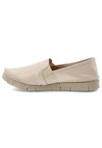 Półbuty damskie Maciejka, cholewka ze skóry naturalnej gładkiej wsuwany fason elastyczne wstawki po bokach widoczne przeszycia wokół noska gruba jedn. Okazja: na co dzień. Kolor: beżowy. Materiał: skóra. Szerokość cholewki: normalna. Wzór: gładki. Styl: casual, elegancki #3