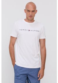 TOMMY HILFIGER - Tommy Hilfiger Komplet piżamowy kolor biały z nadrukiem. Kolor: biały. Materiał: tkanina, bawełna, dzianina. Wzór: nadruk #3