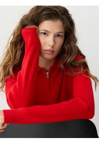 Reserved - Wełniany sweter z kołnierzykiem - czerwony. Kolor: czerwony. Materiał: wełna #1