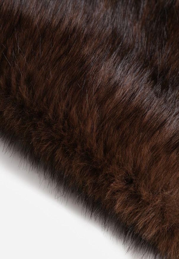 Renee - Brązowe Futerkowe Ponczo Szal Typu Etola Aezney. Okazja: na imprezę. Kolor: brązowy. Materiał: satyna. Styl: elegancki, wizytowy