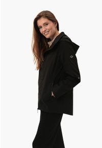 Volcano - Kurtka wodoodporna, przejściowa J-GENUA. Okazja: na co dzień. Typ kołnierza: kołnierzyk stójkowy. Kolekcja: plus size. Kolor: czarny. Materiał: materiał. Styl: casual #1