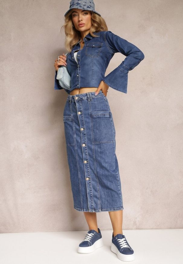 Renee - Niebieska Jeansowa Spódnica Midi Zapinana na Guziki Mimmera. Kolor: niebieski. Materiał: jeans