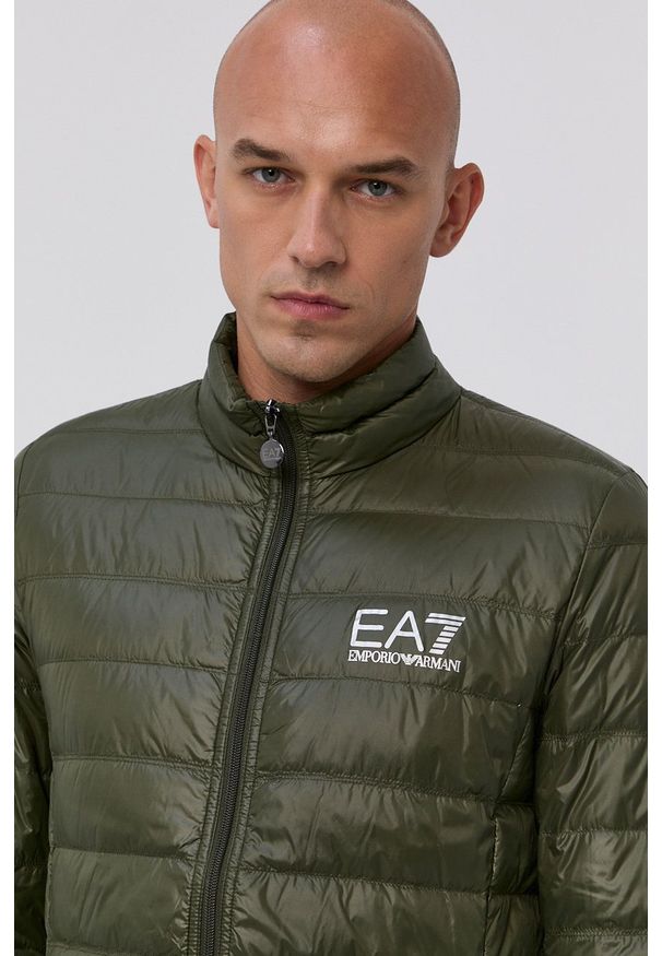 EA7 Emporio Armani - Kurtka puchowa. Okazja: na co dzień. Kolor: zielony. Materiał: puch. Styl: casual