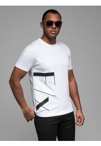 Ombre Clothing - Koszulka męska z bawełnianego jerseyu z dużym bocznym napisem – biała V2 - Rozmiar: S. Okazja: na co dzień. Kolor: biały. Materiał: jersey, bawełna. Wzór: napisy. Styl: casual, klasyczny, sportowy