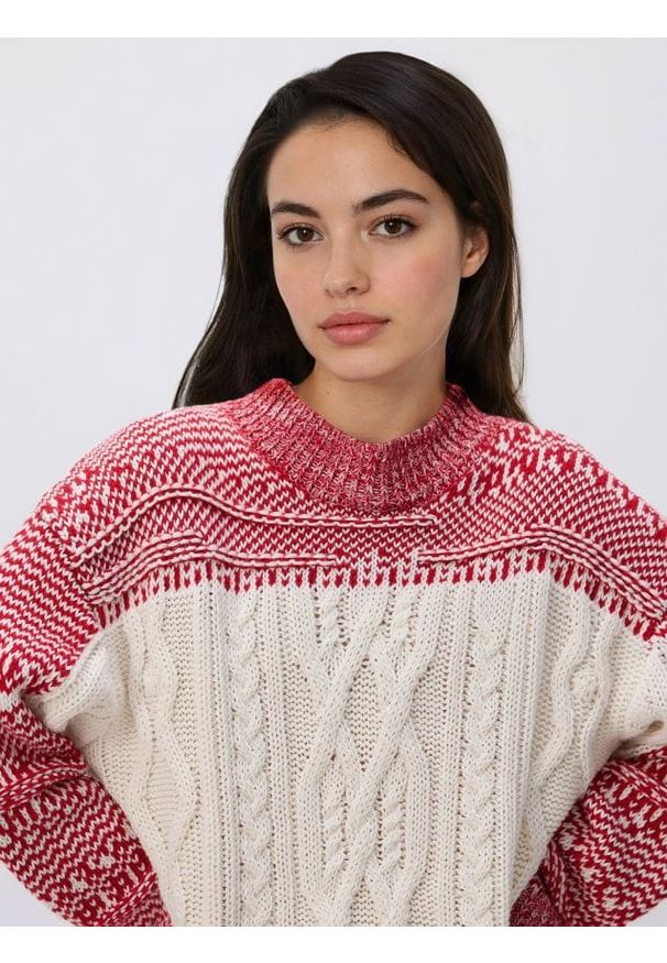 Reserved - Sweter z ozdobnym splotem - wielobarwny. Materiał: dzianina, wełna. Wzór: ze splotem