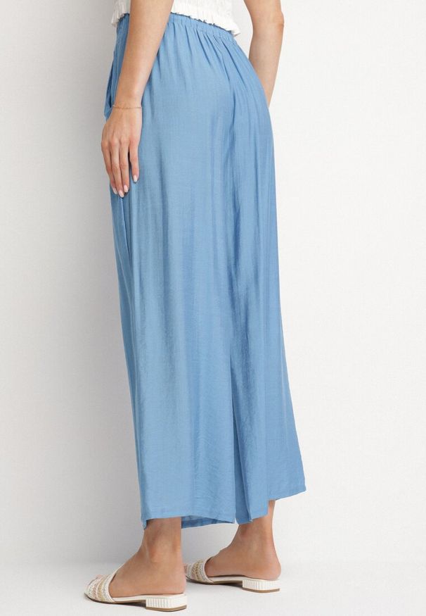 Born2be - Niebieskie Szerokie Spodnie Palazzo z Wysokim Stanem i Wiązaniem Myrlevia. Okazja: na co dzień. Stan: podwyższony. Kolor: niebieski. Styl: elegancki, casual, klasyczny