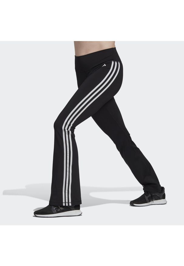Adidas - Legginsy treningowe damskie adidas Training Essentials Flared Tights. Kolor: czarny. Materiał: materiał. Sport: fitness