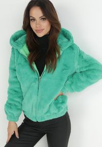 Born2be - Zielona Kurtka Futerko Teddy Oversize Denon. Typ kołnierza: kaptur. Kolor: zielony. Materiał: futro. Sezon: zima, jesień