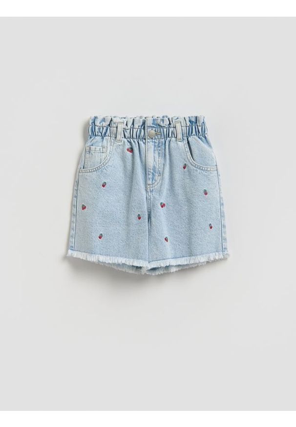 Reserved - Jeansowe szorty z haftem - niebieski. Kolor: niebieski. Materiał: jeans. Wzór: haft
