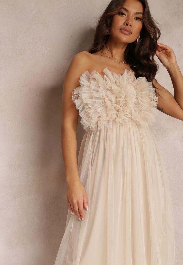 Renee - Beżowa Tiulowa Sukienka bez Ramiączek z Falbankami Tremone. Typ kołnierza: kołnierz z falbankami. Kolor: beżowy. Materiał: tiul. Długość rękawa: bez ramiączek