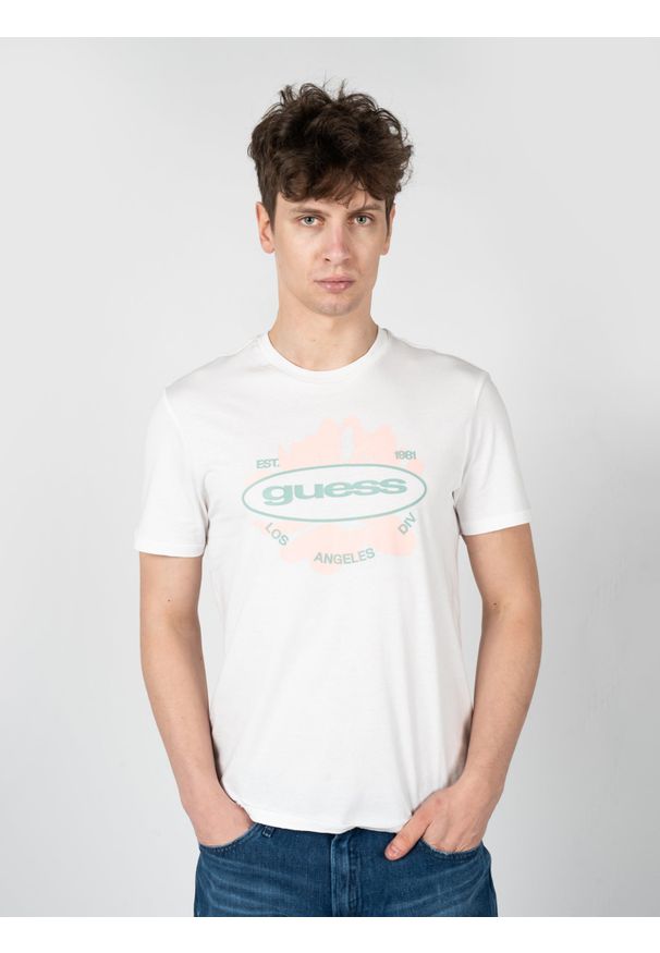 Guess T-Shirt "LA Logo" | M3GI61K9RM1 | Mężczyzna | Biały. Okazja: na co dzień. Kolor: biały. Materiał: bawełna. Długość: długie. Wzór: nadruk. Styl: elegancki, casual