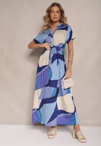Renee - Niebieska Wiskozowa Sukienka Koszulowa z Paskiem w Geometryczny Print Falintia. Okazja: na co dzień. Typ kołnierza: dekolt w kształcie V. Kolor: niebieski. Materiał: wiskoza. Długość rękawa: krótki rękaw. Wzór: geometria, nadruk. Typ sukienki: koszulowe. Styl: klasyczny, casual