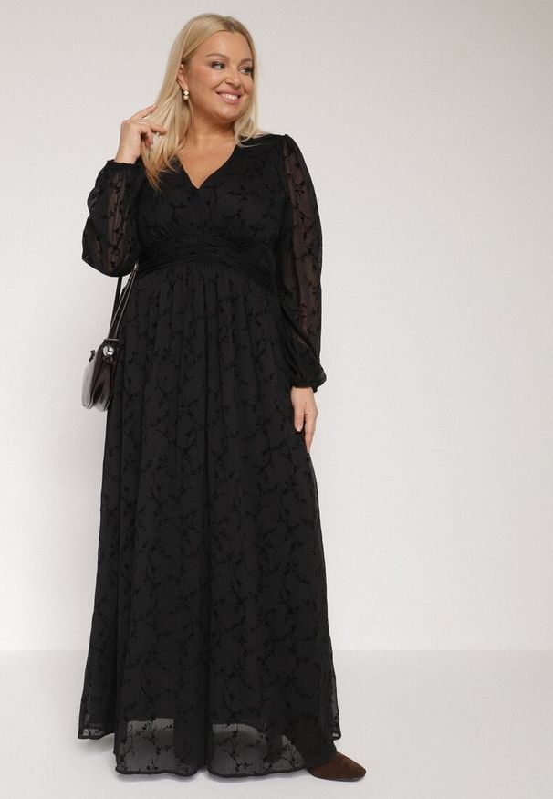 Born2be - Czarna Siateczkowa Sukienka o Rozkloszowanym Kroju z Motywem Roślinnym Fezora. Okazja: na co dzień. Kolekcja: plus size. Kolor: czarny. Materiał: poliester. Typ sukienki: rozkloszowane, dla puszystych, proste. Styl: casual, klasyczny