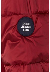 Pepe Jeans - Kurtka przeciwdeszczowa Claude. Kolor: czerwony. Materiał: tkanina. Wzór: gładki