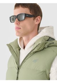 4f - 4F Bezrękawnik puchowy z naturalnym wypełnieniem męski - khaki XL. Okazja: na co dzień. Typ kołnierza: kaptur. Kolor: oliwkowy, brązowy, wielokolorowy. Materiał: puch. Długość rękawa: bez rękawów. Wzór: gładki. Sezon: zima. Styl: klasyczny, sportowy, casual