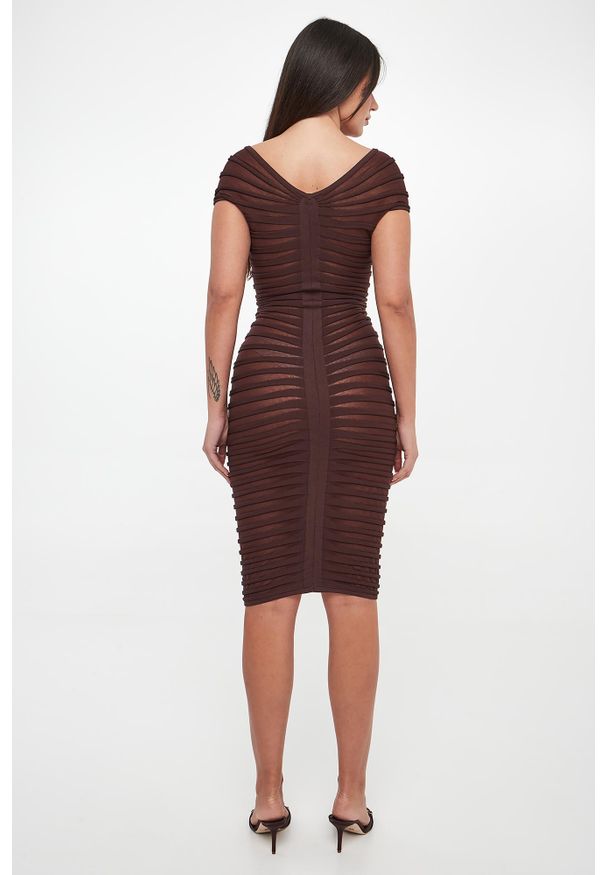 Elisabetta Franchi - Sukienka midi prążkowana ELISABETTA FRANCHI. Materiał: prążkowany. Długość: midi