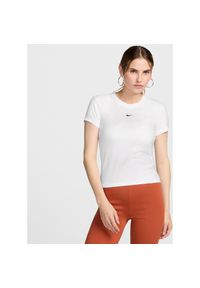 Koszulka treningowa damska Nike FV5508100. Kolor: biały. Materiał: bawełna, poliester. Długość rękawa: krótki rękaw. Długość: krótkie