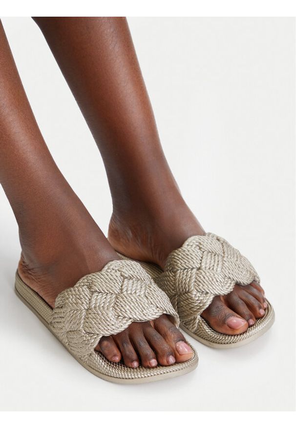 MEXX Klapki CEO-MICH1906041W-01 Złoty. Kolor: złoty. Materiał: syntetyk