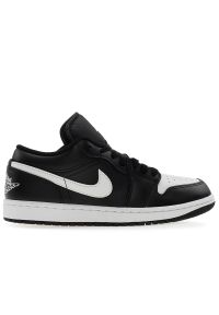Buty męskie Nike Air Jordan 1 Low 553558-043 - czarno-białe. Kolor: czarny, biały, wielokolorowy. Materiał: skóra, guma. Szerokość cholewki: normalna. Sport: fitness