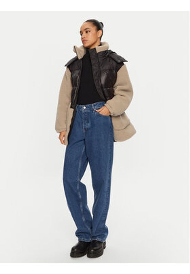 Karl Lagerfeld - KARL LAGERFELD Kurtka zimowa 246W1500 Czarny Regular Fit. Typ kołnierza: dekolt w karo. Kolor: czarny. Materiał: syntetyk. Sezon: zima