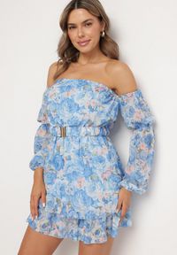 Born2be - Jasnoniebieska Wiskozowa Sukienka Hiszpanka z Falbanami i Paskiem w Kwiaty Virmoi. Okazja: na co dzień, na spacer. Typ kołnierza: dekolt hiszpanka. Kolor: niebieski. Materiał: wiskoza. Wzór: kwiaty. Typ sukienki: proste. Styl: casual #1