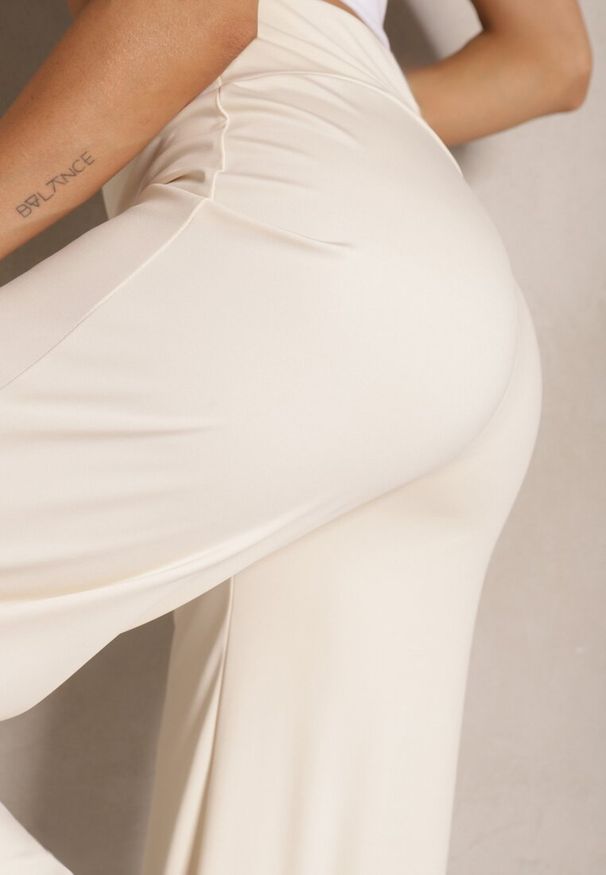 Renee - Jasnobeżowe Spodnie z Bawełną o Szerokim Kroju High Waist Efleria. Okazja: na co dzień. Stan: podwyższony. Kolor: beżowy. Materiał: bawełna. Sezon: wiosna, lato. Styl: elegancki, casual