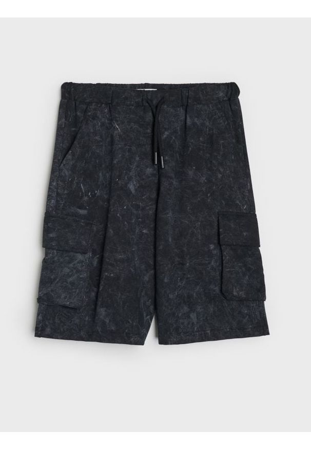 Sinsay - Szorty cargo z efektem sprania - czarny. Kolor: czarny