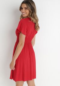 Born2be - Bordowa Sukienka z Wiskozy Saede. Okazja: na co dzień. Kolor: czerwony. Materiał: wiskoza. Wzór: gładki. Sezon: lato. Typ sukienki: kopertowe. Styl: casual. Długość: mini #2