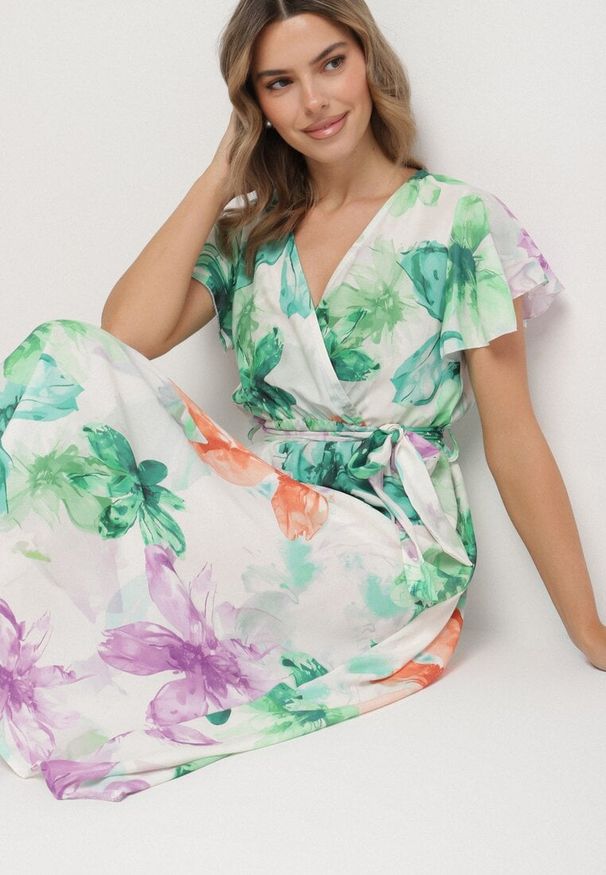 Born2be - Ciemnozielona Sukienka w Kwiaty o Kopertowym Kroju z Wiązanym Paskiem Redanae. Okazja: na co dzień. Kolor: zielony. Wzór: kwiaty. Typ sukienki: kopertowe. Styl: casual, elegancki