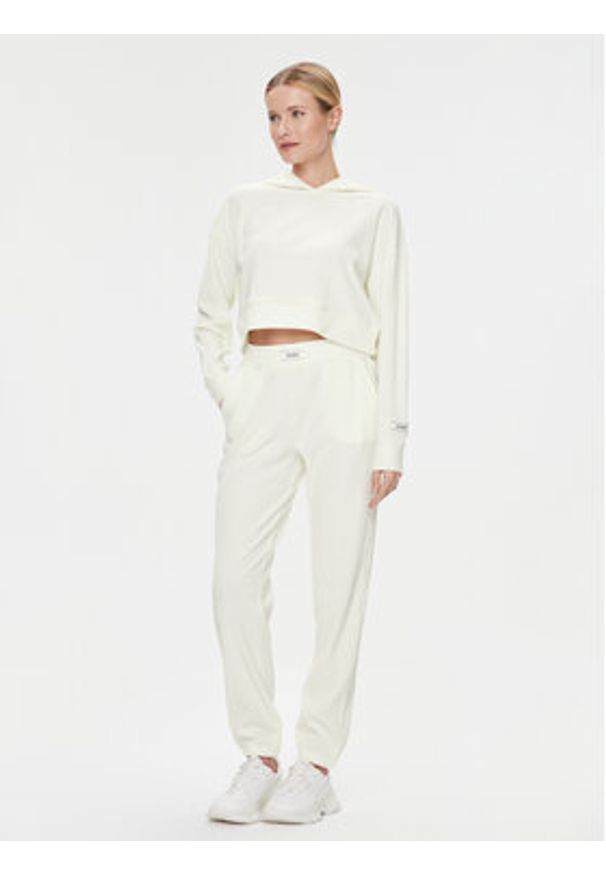 Guess Bluza Aislin V4RQ00 KC2T0 Écru Regular Fit. Materiał: syntetyk