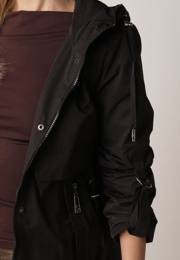 Born2be - Czarna Przejściowa Kurtka Parka z Kapturem i Podwijanymi Rękawami Tinarose. Okazja: na co dzień, na spacer. Typ kołnierza: kaptur. Kolor: czarny. Materiał: jeans, dresówka. Styl: casual