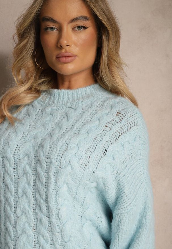 Renee - Niebieski Sweter z Wełną o Eleganckim Warkoczowym Splotem Makkaria. Okazja: na co dzień, na spacer. Kolor: niebieski. Materiał: wełna. Długość rękawa: długi rękaw. Długość: długie. Wzór: ze splotem. Sezon: jesień. Styl: elegancki