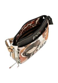 Pomarańczowa Damska Listonoszka Na Ramię Anekke Z Laleczką. Kolor: pomarańczowy. Wzór: aplikacja. Materiał: zdobione. Styl: boho, casual. Rodzaj torebki: na ramię #8