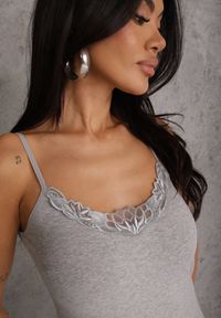 Renee - Ciemnoszary Bieliźniany Top na Ramiączkach z Bawełny Zdobiony Koronką Bernelle. Kolor: szary. Materiał: bawełna, koronka. Długość rękawa: na ramiączkach. Wzór: aplikacja, koronka #7