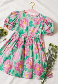 Born2be - Zielona Rozkloszowana Sukienka Bawełniana w Kwiaty Aphroa. Kolor: zielony. Materiał: bawełna. Wzór: kwiaty. Sezon: lato #1
