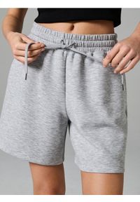 Sinsay - Szorty dresowe z kieszeniami soft touch - szary. Kolor: szary. Materiał: dresówka #1