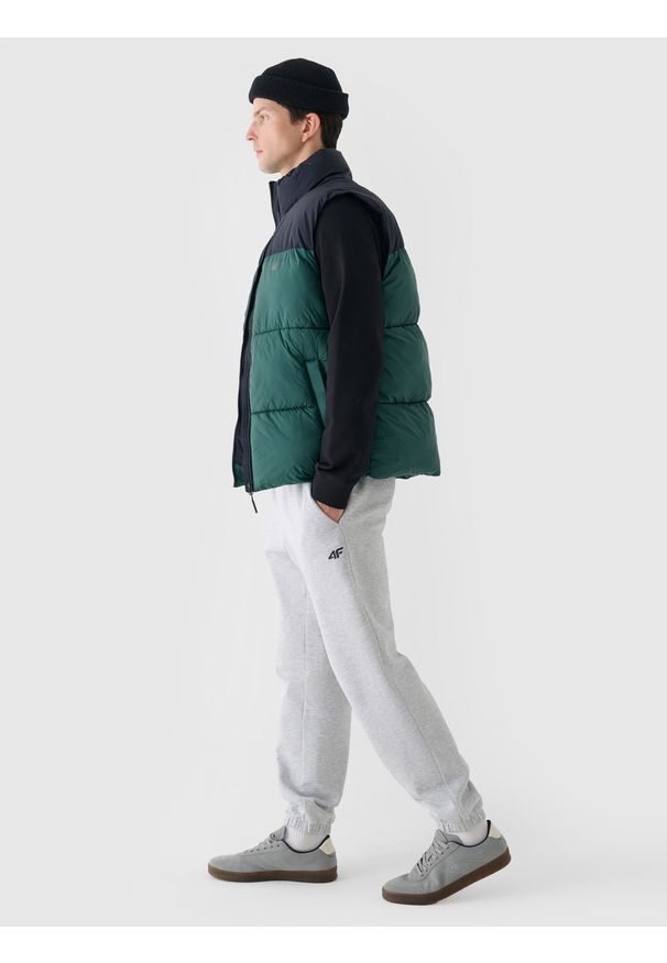 4f - 4F Bezrękawnik puchowy z wypełnieniem syntetycznym męski - zielony XXL. Okazja: na co dzień. Typ kołnierza: kołnierzyk stójkowy. Kolor: zielony. Materiał: puch, syntetyk. Długość rękawa: bez rękawów. Długość: krótkie. Wzór: gładki. Styl: casual, sportowy, klasyczny