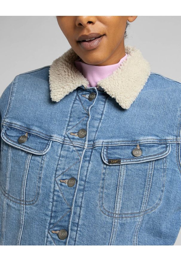 Lee - LEE SHERPA RIDER DAMSKA KURTKA JEANSOWA PARTLY CLOUDY L54VFAPA 112320553. Materiał: jeans