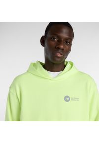 Bluza męska New Balance MT61M4JOAFG – zielona. Typ kołnierza: kaptur. Kolor: zielony. Materiał: prążkowany, bawełna. Wzór: aplikacja #4