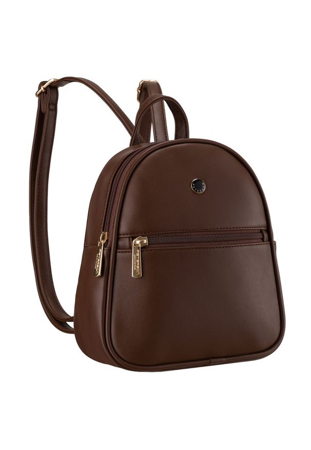 Brązowy mały plecak damski mini plecaczek ze skóry ekologicznej modny na suwak Peterson PTN MX03-P. Kolor: brązowy. Materiał: skóra ekologiczna