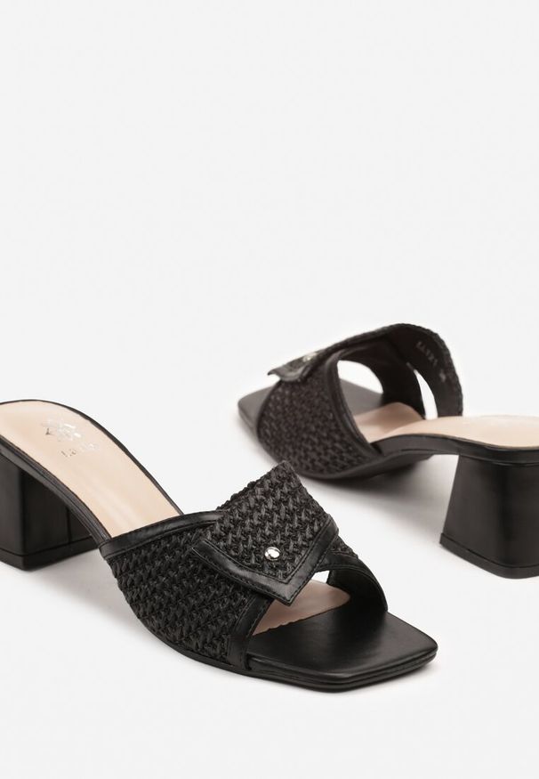 Born2be - Czarne Klapki na Obcasie z Plecioną Asymetryczną Cholewką Varmoi. Okazja: na co dzień. Kolor: czarny. Materiał: jeans. Obcas: na obcasie. Styl: casual. Wysokość obcasa: średni