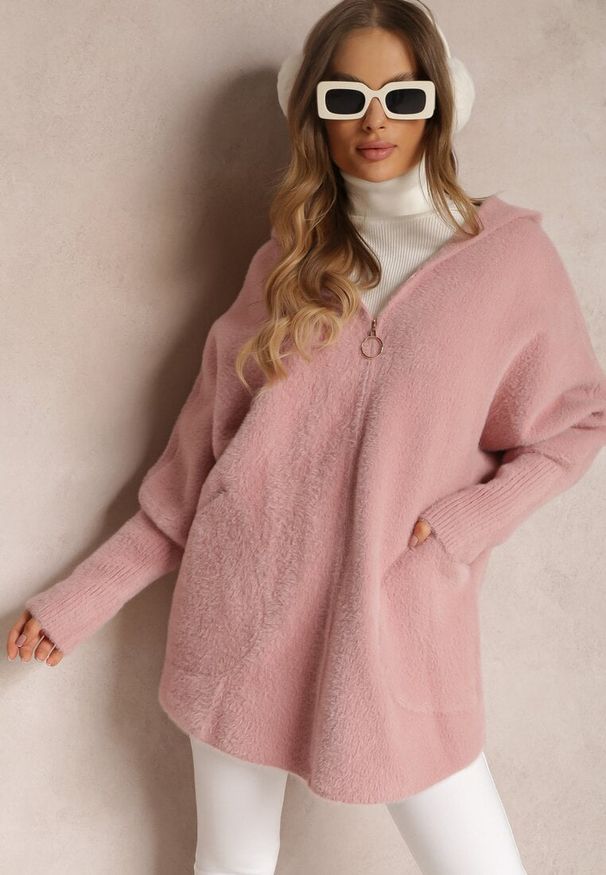 Renee - Różowy Płaszcz Wełniany Oversize Zasuwany z Kapturem Lanai. Typ kołnierza: kaptur. Kolor: różowy. Materiał: wełna. Długość rękawa: długi rękaw. Długość: długie. Styl: elegancki