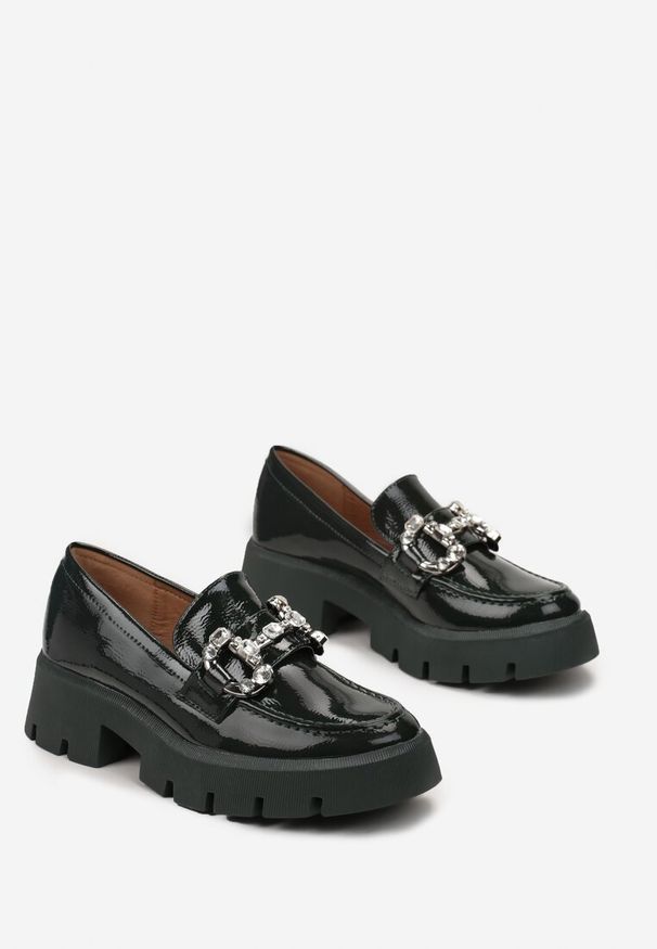 Born2be - Zielone Mokasyny na Grubej Podeszwie z Klamerką w Cyrkonie Keasi. Okazja: na co dzień, do pracy. Kolor: zielony. Styl: casual