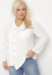 Born2be - Biała Bluzka z Ozdobnymi Guzikami i Kieszonką Ilavinna. Okazja: na co dzień. Kolor: biały. Materiał: jeans. Długość rękawa: długi rękaw. Długość: długie. Styl: elegancki, casual #7