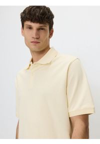Reserved - Koszulka polo oversize - jasnożółty. Typ kołnierza: polo. Kolor: żółty. Materiał: bawełna, dzianina #1