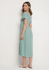 Born2be - Zielona Rozkloszowana Sukienka Hiszpanka z Bawełny w Kwiatowy Wzór Sadrivae. Okazja: na co dzień. Typ kołnierza: dekolt hiszpanka. Kolor: zielony. Materiał: bawełna. Wzór: kwiaty. Styl: klasyczny, casual #3