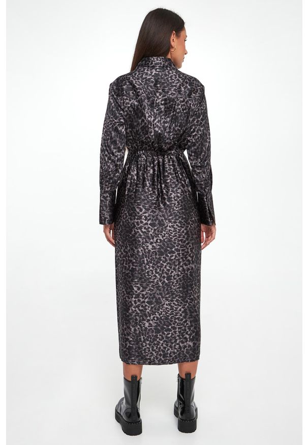 Sukienka midi w panterkę DKNY. Wzór: motyw zwierzęcy. Długość: midi