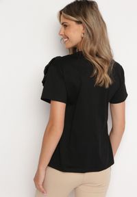 Born2be - Czarny Bawełniany T-shirt z Krótkim Rękawem i Aplikacją w Kształcie Kwiatu z Cyrkoniami Dimantee. Okazja: na co dzień. Kolor: czarny. Materiał: bawełna. Długość rękawa: krótki rękaw. Długość: krótkie. Wzór: aplikacja, kwiaty. Styl: klasyczny, casual
