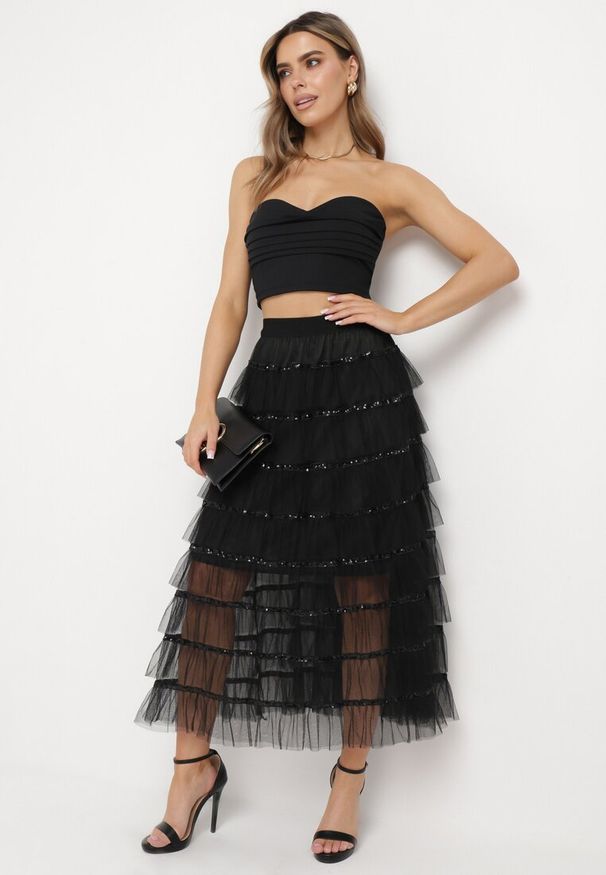 Born2be - Czarna Spódnica Maxi o Rozkloszowanym Fasonie Ozdobiona Falbankami i Cekinami Meepa. Kolor: czarny. Materiał: materiał. Wzór: aplikacja
